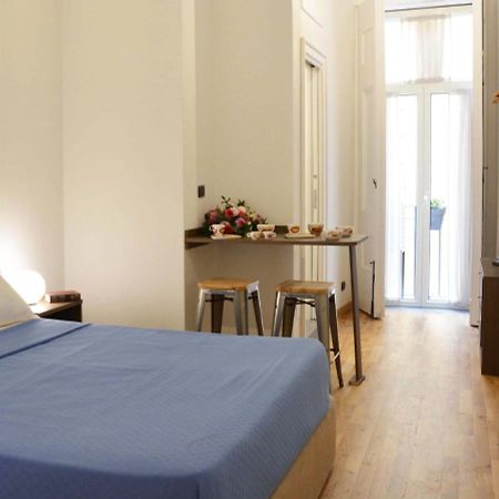 Domus Studio 25 Bed & Breakfast Napoli Esterno foto