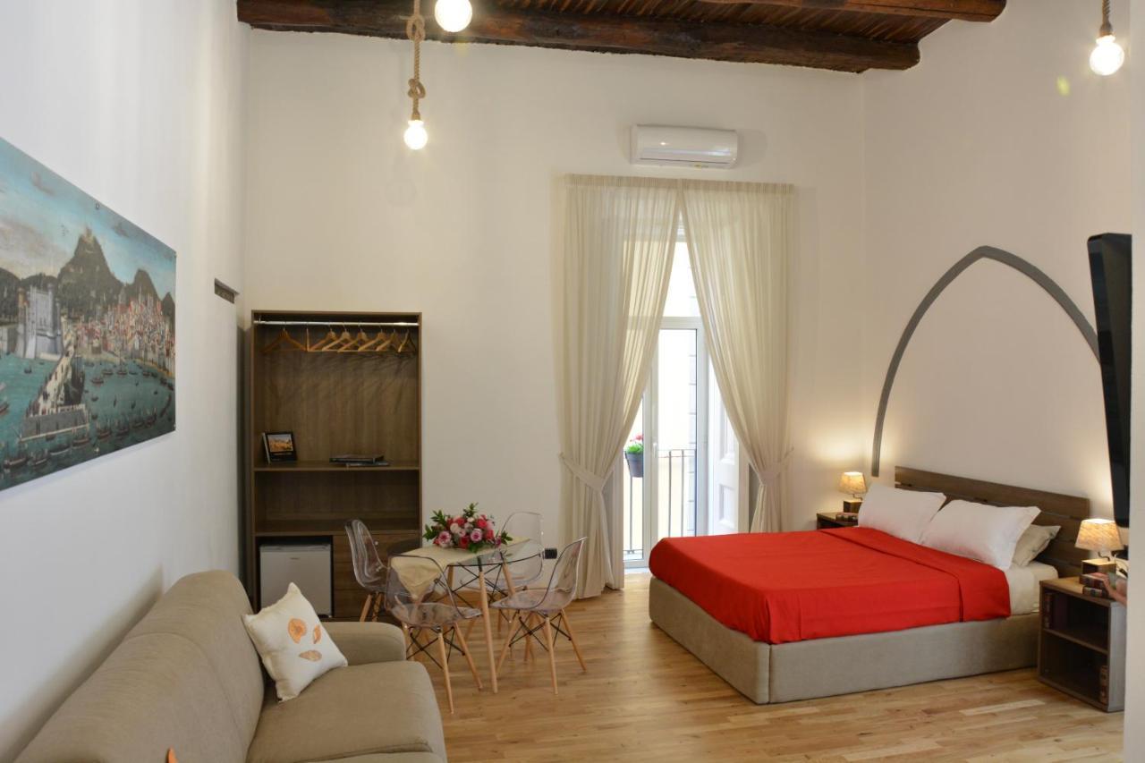 Domus Studio 25 Bed & Breakfast Napoli Esterno foto