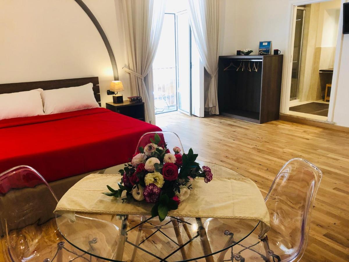 Domus Studio 25 Bed & Breakfast Napoli Esterno foto