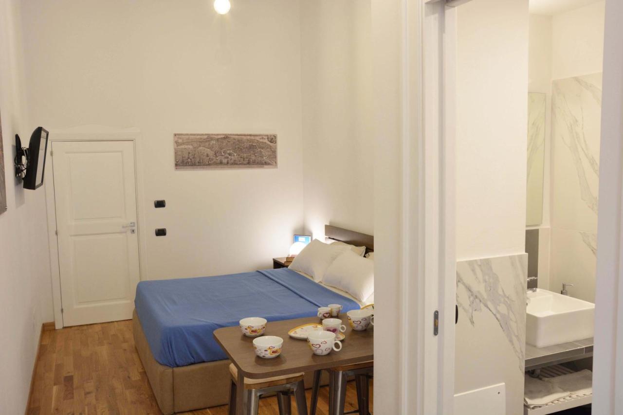 Domus Studio 25 Bed & Breakfast Napoli Esterno foto