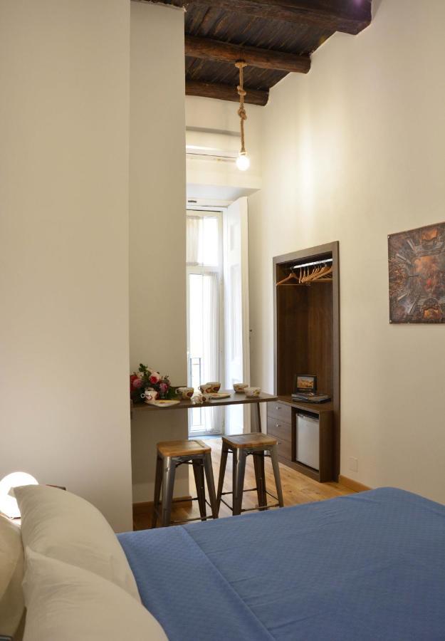 Domus Studio 25 Bed & Breakfast Napoli Esterno foto