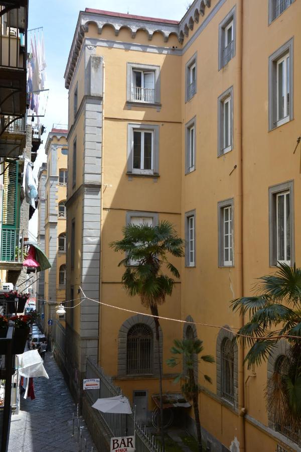 Domus Studio 25 Bed & Breakfast Napoli Esterno foto