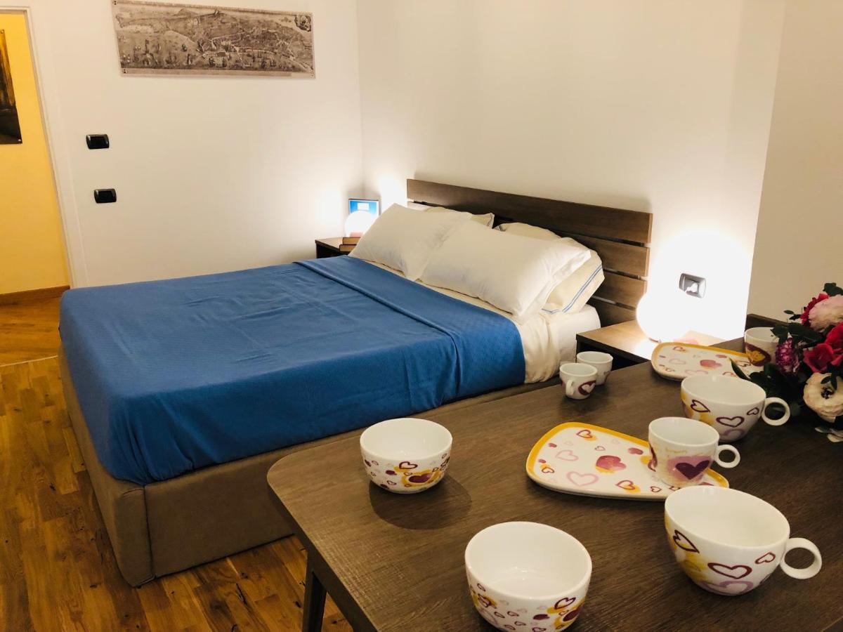 Domus Studio 25 Bed & Breakfast Napoli Esterno foto