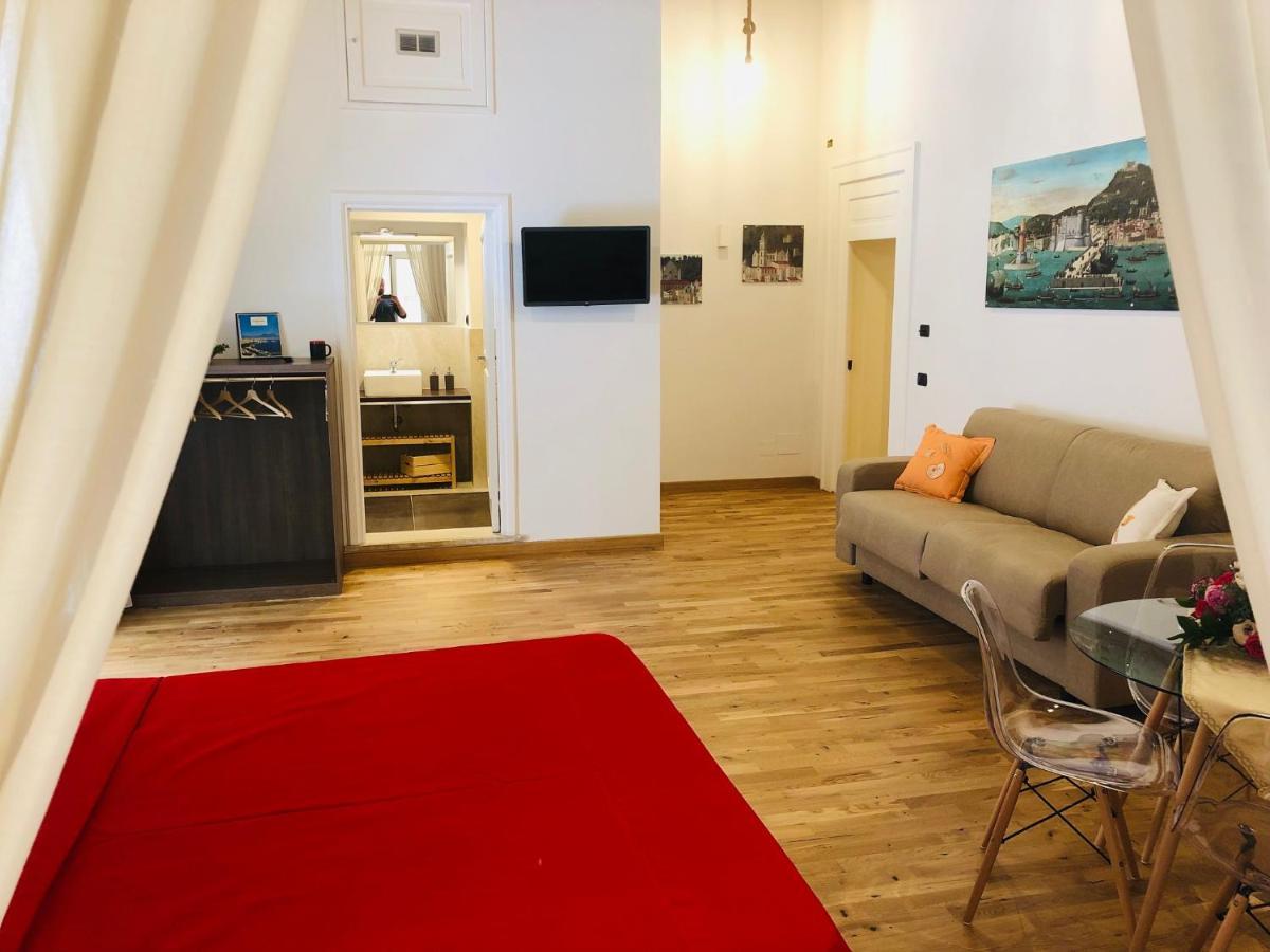 Domus Studio 25 Bed & Breakfast Napoli Esterno foto