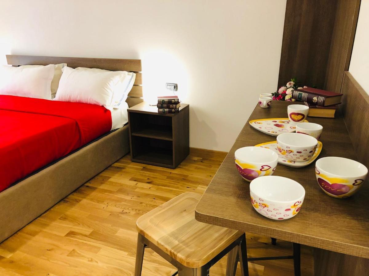 Domus Studio 25 Bed & Breakfast Napoli Esterno foto