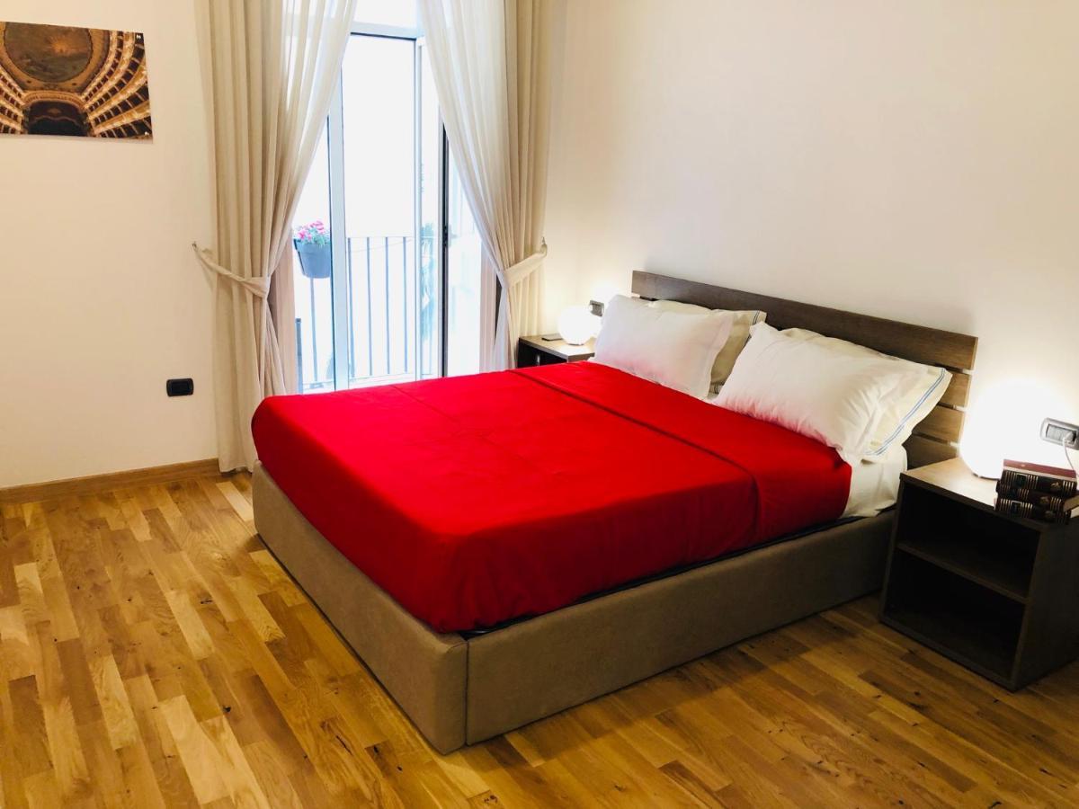 Domus Studio 25 Bed & Breakfast Napoli Esterno foto