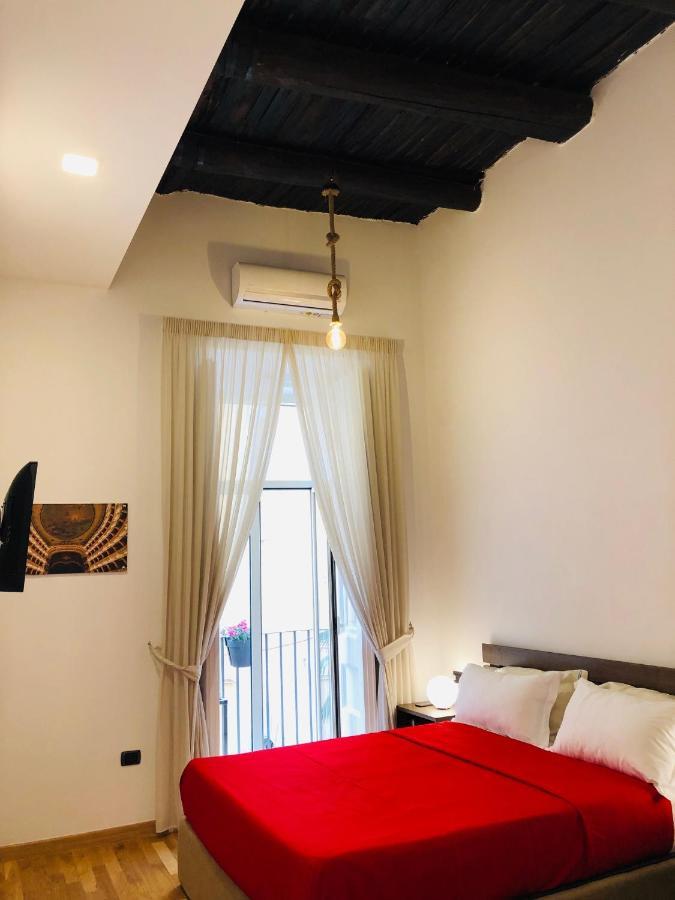 Domus Studio 25 Bed & Breakfast Napoli Esterno foto