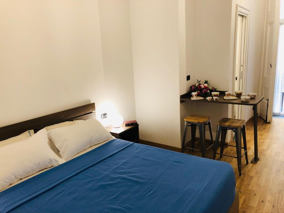 Domus Studio 25 Bed & Breakfast Napoli Esterno foto