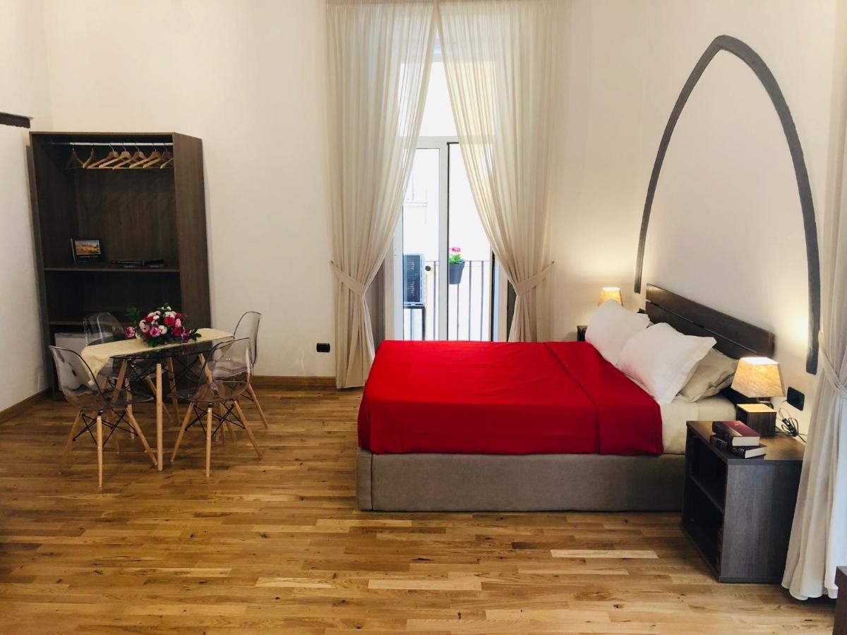 Domus Studio 25 Bed & Breakfast Napoli Esterno foto