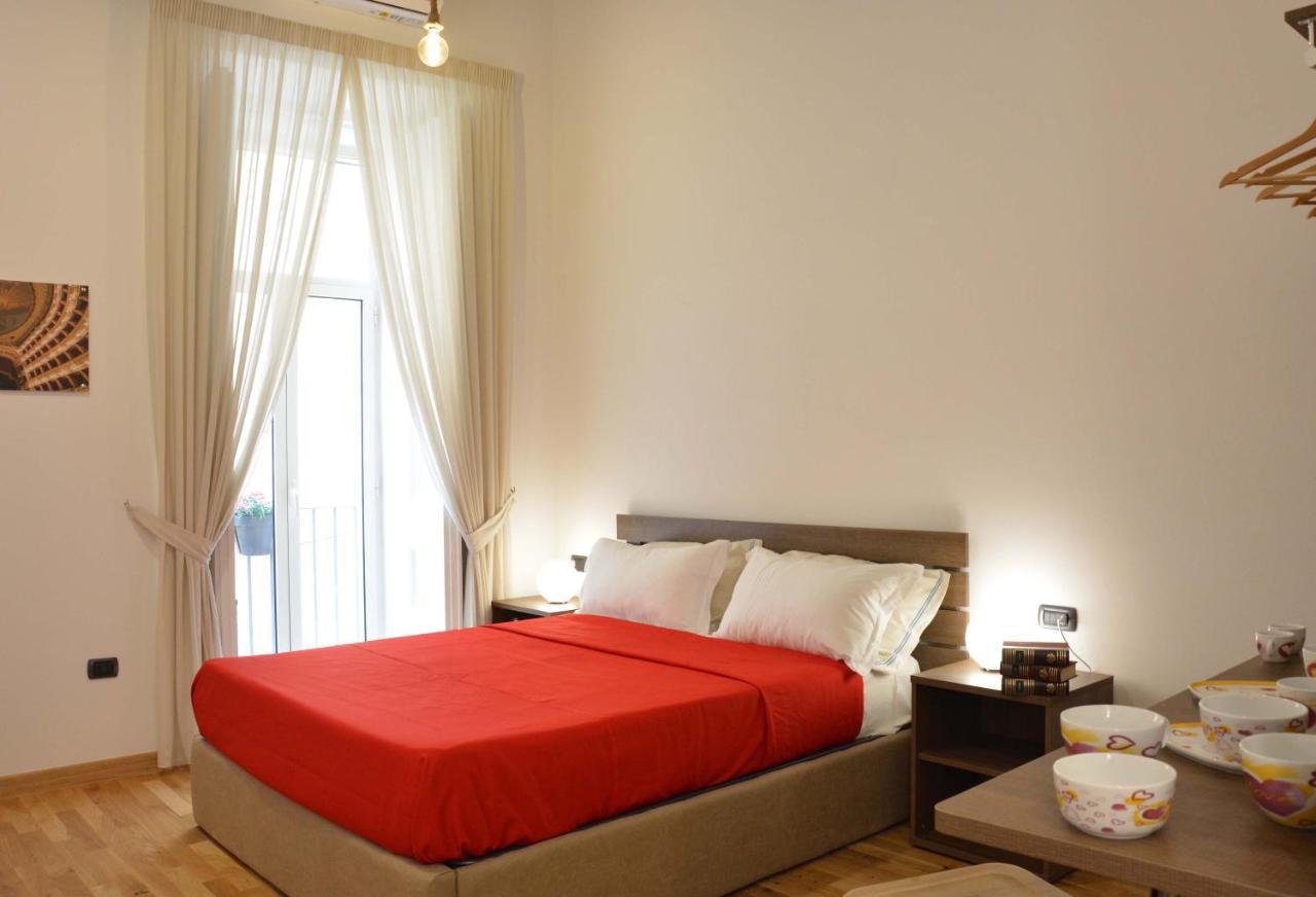 Domus Studio 25 Bed & Breakfast Napoli Esterno foto