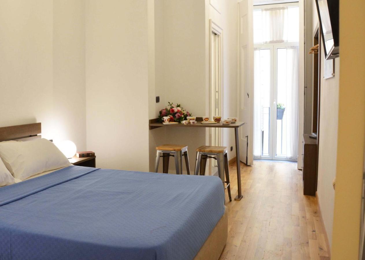 Domus Studio 25 Bed & Breakfast Napoli Esterno foto