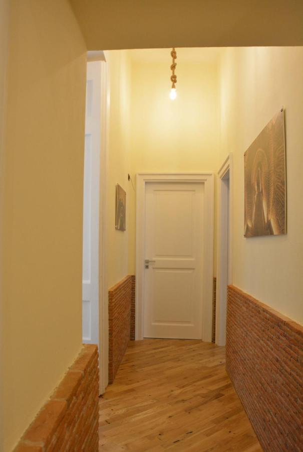 Domus Studio 25 Bed & Breakfast Napoli Esterno foto