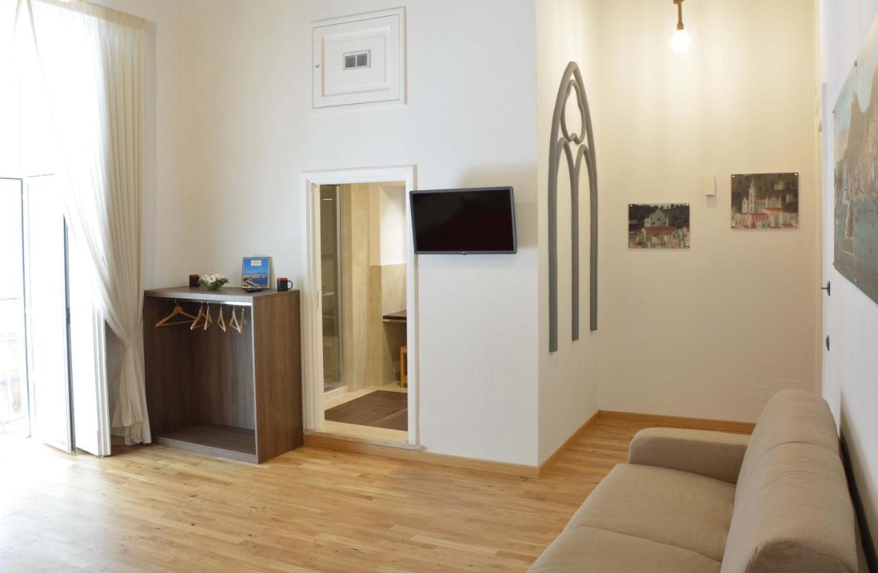 Domus Studio 25 Bed & Breakfast Napoli Esterno foto