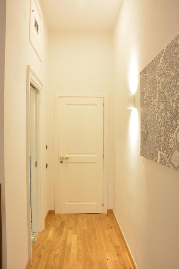 Domus Studio 25 Bed & Breakfast Napoli Esterno foto